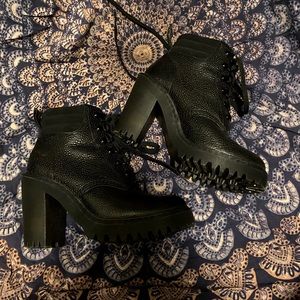 Dr Martens Persephone heeled boot
